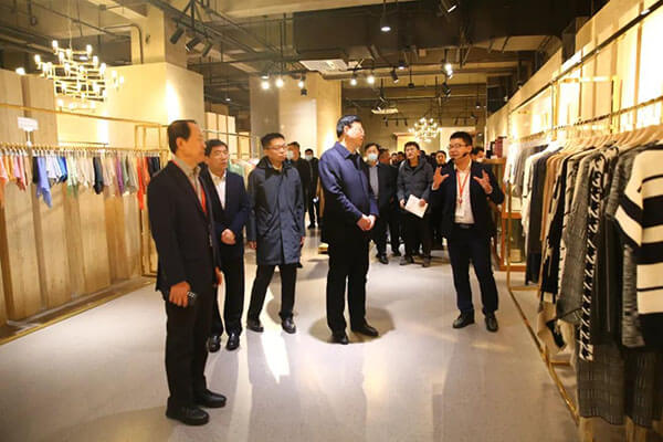 威海市党建引领两新组织高质量发展观摩团到尊龙中国官网官方网站集团观摩