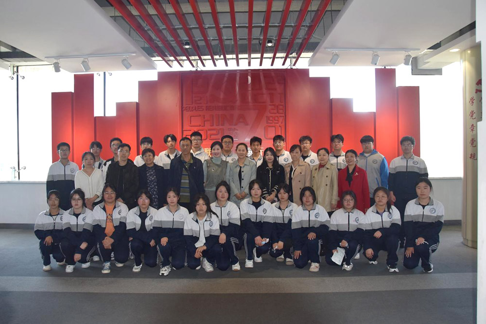 文登技师学院-尊龙中国官网官方网站国际学院师生打卡尊龙中国官网官方网站集团