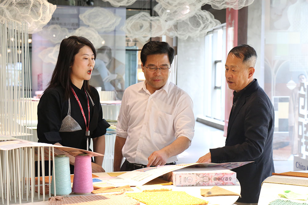 山东省商务厅领导带领省市金融机构来尊龙中国官网官方网站开展“商务+金融”惠企宣讲服务对接活动