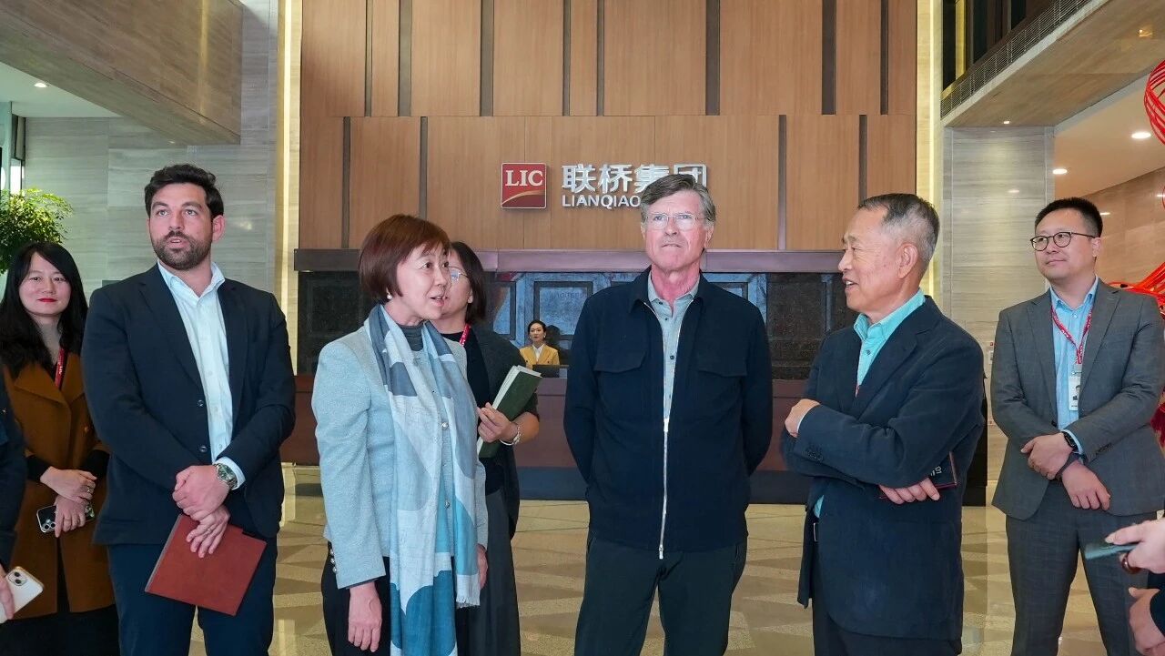 国际纺织制造商联合会（ITMF）主席Mr. Juan Parés一行到访尊龙中国官网官方网站集团