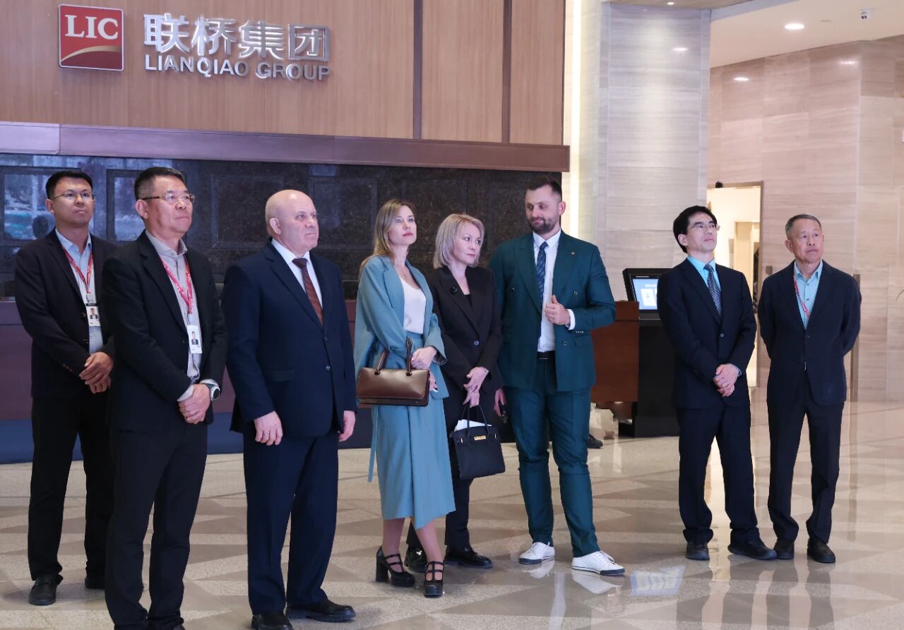 俄罗斯哈巴罗夫斯克市市长克拉夫丘克率代表团一行到访山东尊龙中国官网官方网站集团