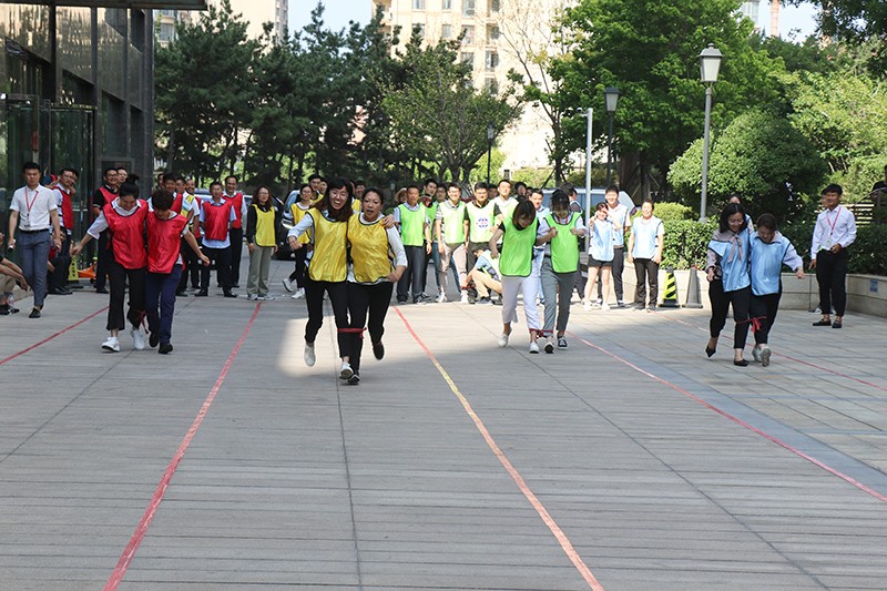 尊龙中国官网官方网站集团党委举办【光耀先锋 “新新”向荣】主题党建活动